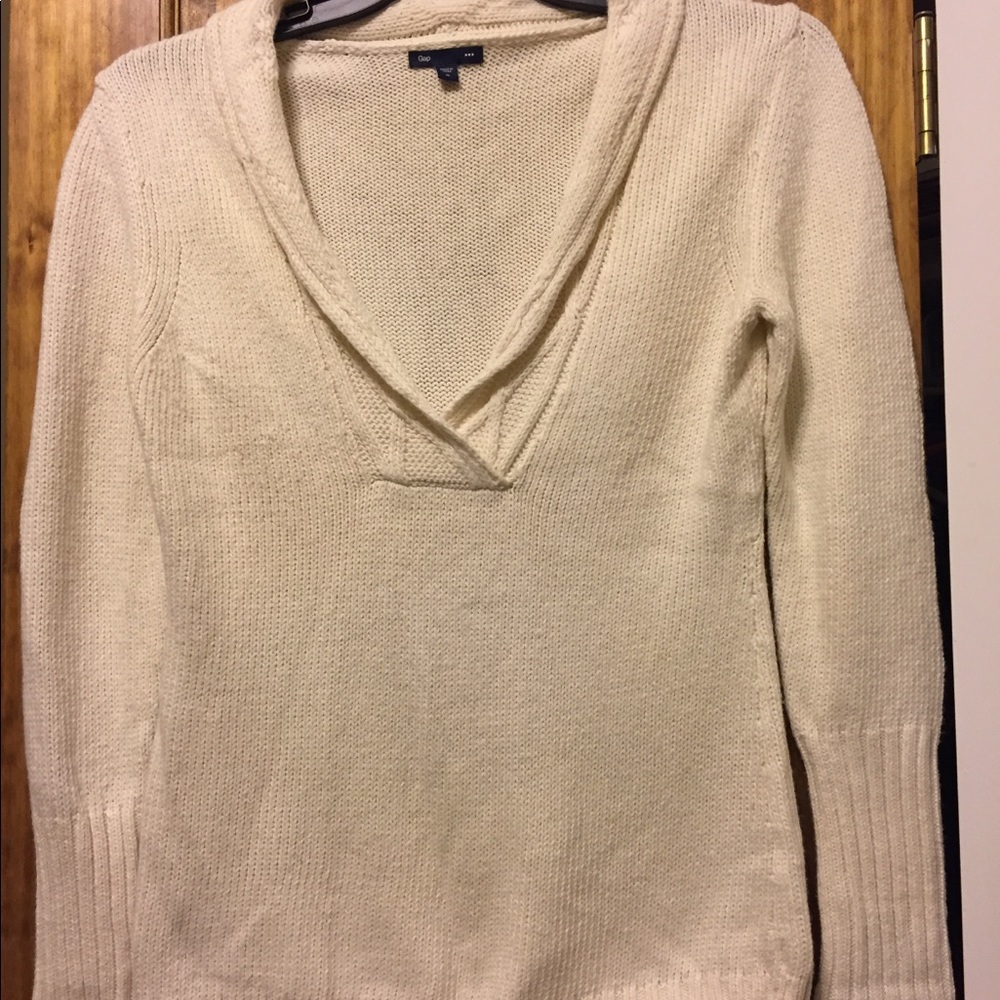 GAP Creamy beige/ivory cozy sweater.